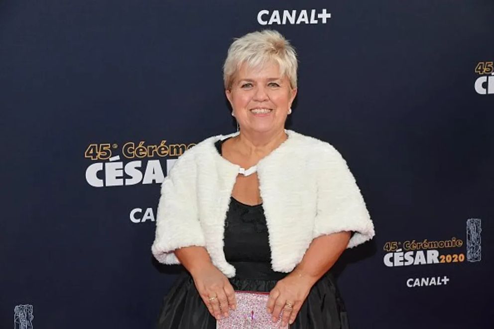 Mimie Mathy poses on the red carpet of the César du cinema 2020 ceremony for an episode of 'Ten Percent'.  |  Photo: Getty Images