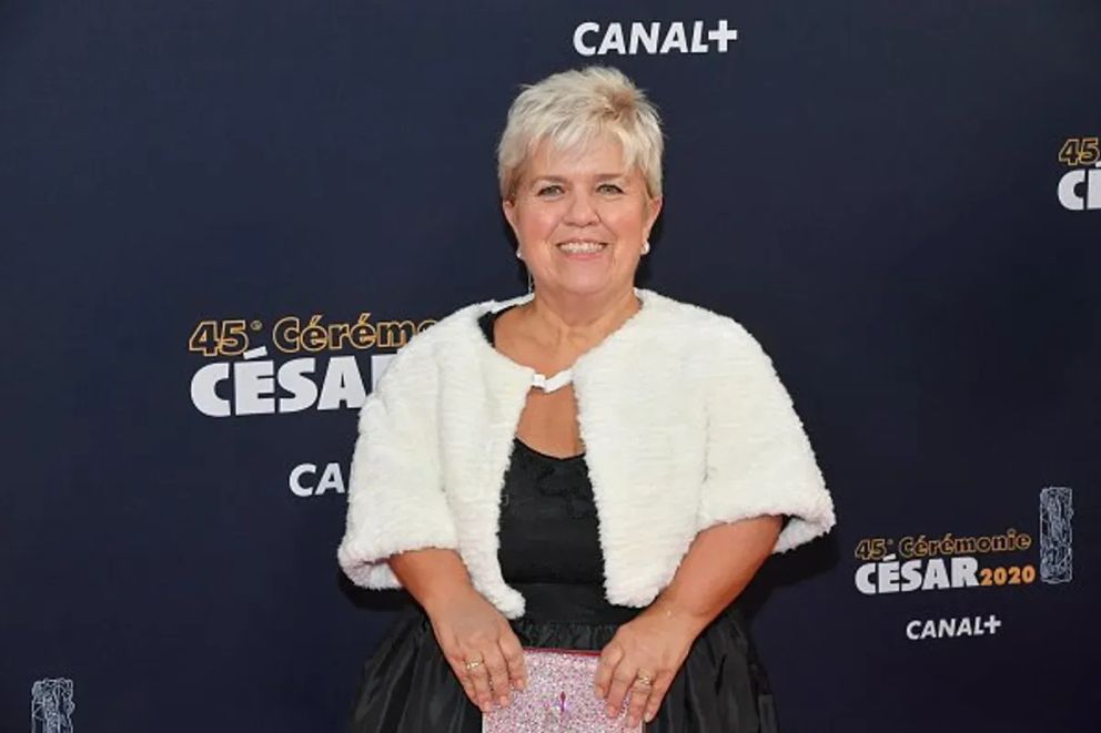 Mimie Mathy poses on the red carpet of the César du cinema 2020 ceremony for an episode of 'Ten Percent'. | Photo: Getty Images