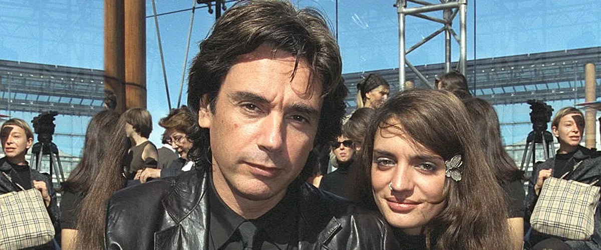 Jean-Michel Jarre avec sa fille Emilie dans les tribunes du Parc André Citroën. | Photo : Getty Images