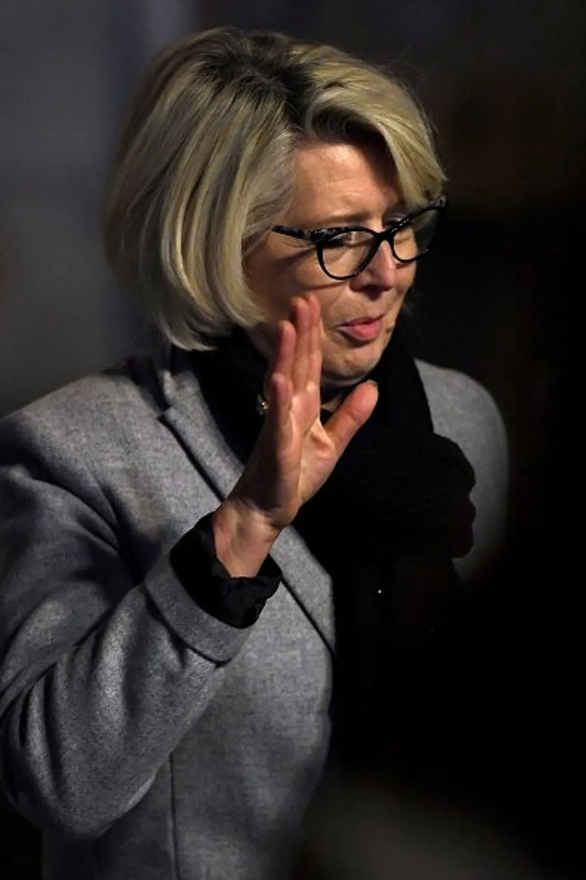 La mère d'Alexia Daval, Isabelle Fouillot, quitte le palais de justice de Vesoul, le 21 novembre 2020. | Photo : Getty Images