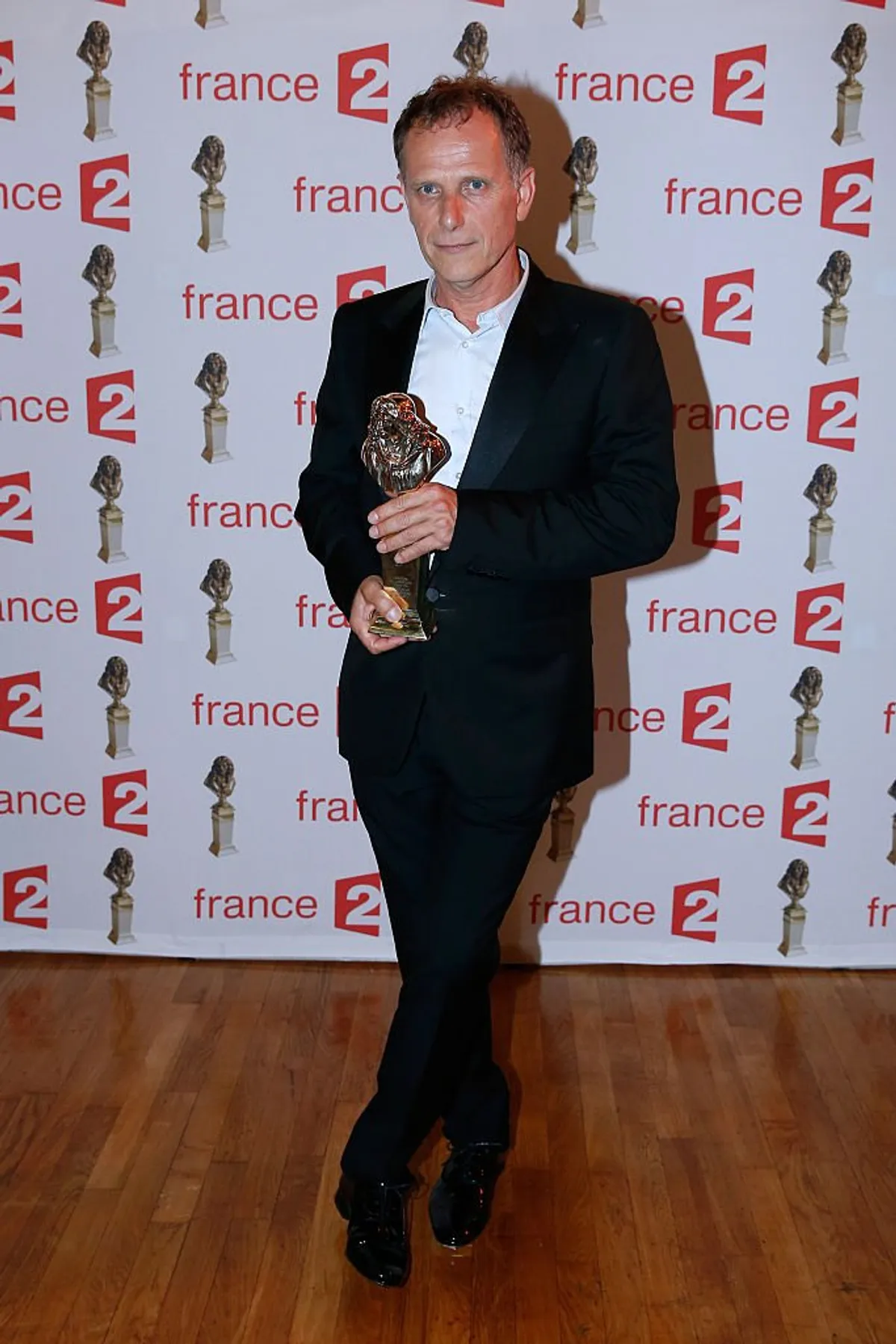 Gagnant de "Molière du comédien dans un spectacle du théâtre public" pour "Vu du Pont", l'acteur Charles Berling assiste à "La 28ème Nuit des Molières" le 23 mai 2016 à Paris, France. | Photo : Getty Images