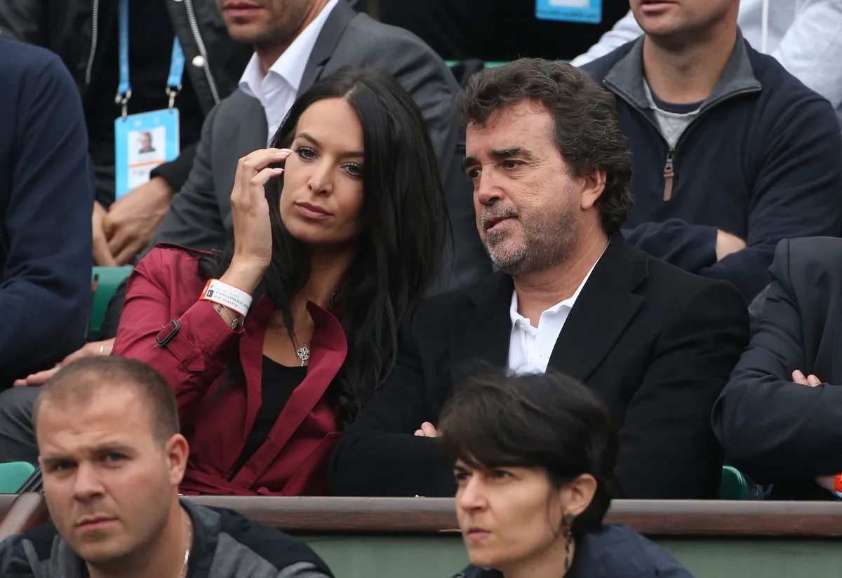 Arnaud Lagardere et sa femme Jade Lagardere, le 1er juin 2016 à Paris, en France. | Photo : Getty Images