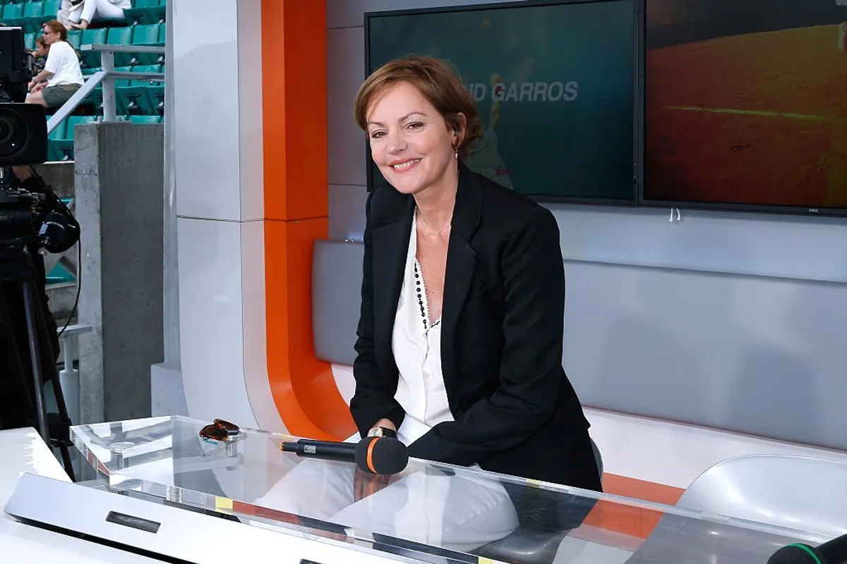 L'animatrice de télévision Cendrine Dominguez assiste à l'inauguration du téléviseur France baptisé en hommage à Patrice Dominguez sur le cours Philippe Chatrier à Paris. | Photo : Getty Images