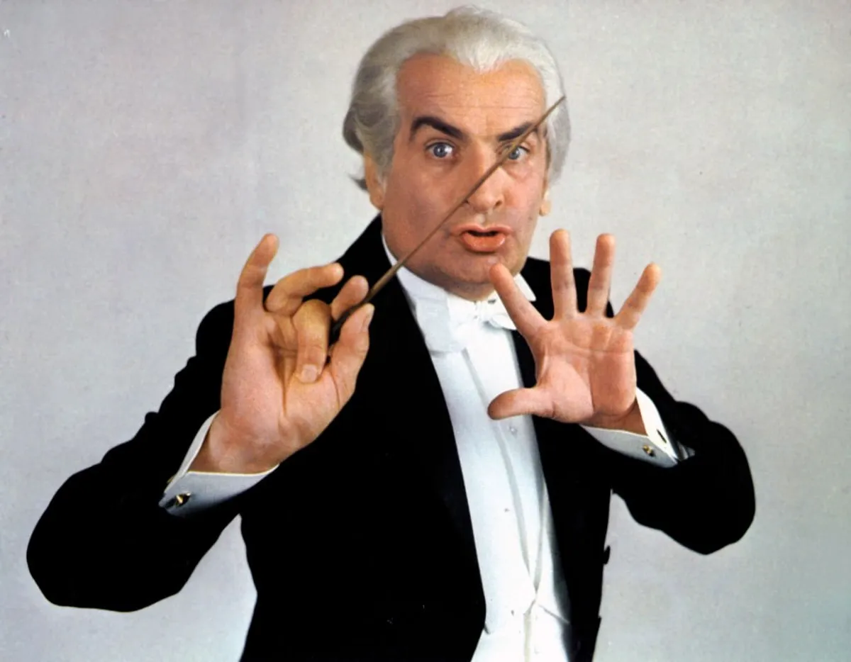 L'acteur français Louis de Funes sur le tournage du film "La grande vadrouille". | Photo : Getty Images