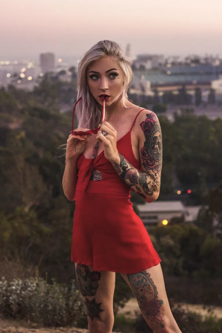 Une femme avec des tatouages | source: unplash