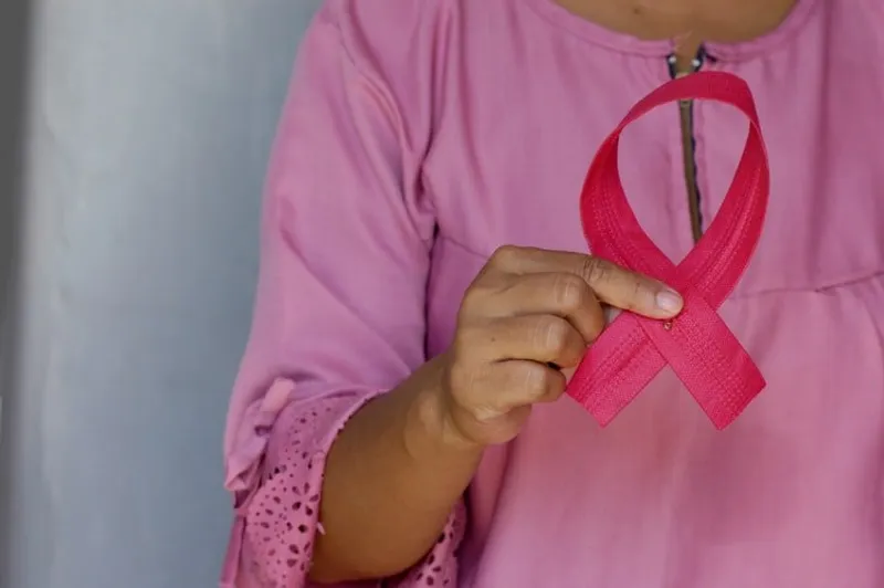 Ruban de sensibilisation au cancer. | Photo : Unsplash