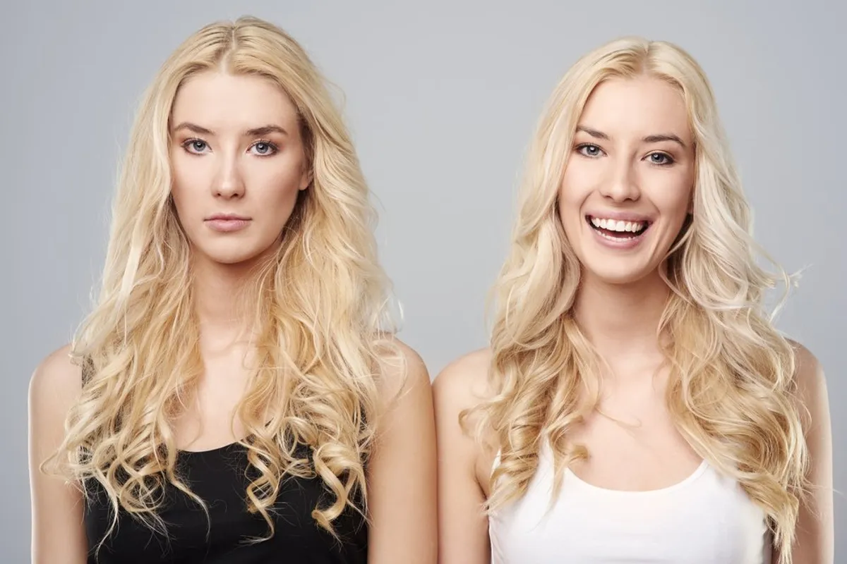 Une femme heureuse et une femme triste | photo : Shutterstock