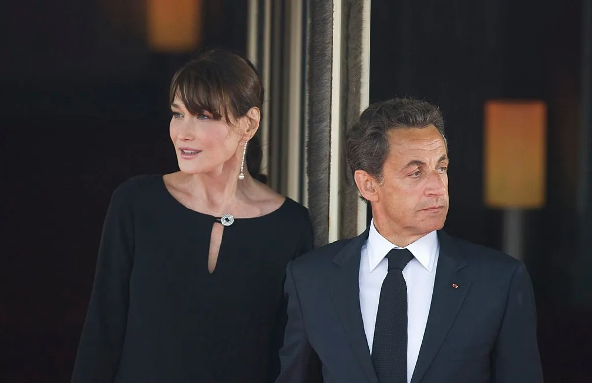 Nicolas Sarkozy et son épouse Carla Bruni-Sarkozy, au restaurant Le Ciro à l'occasion du sommet du G8 le 26 mai 2011 à Deauville, en France. | Photo : Getty Images