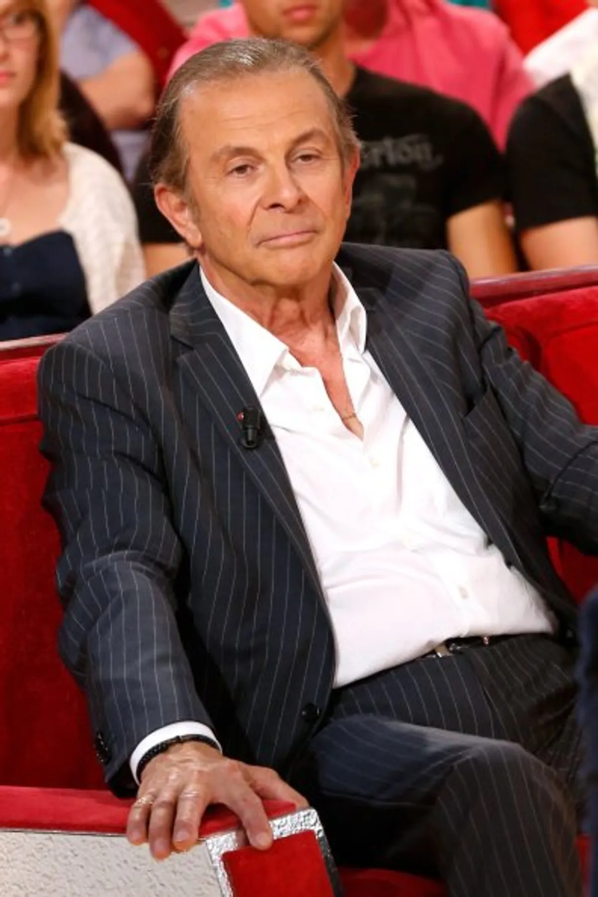 Roland Giraud assiste à l'émission de télévision française `` Vivement Dimanche '' au Pavillon Gabriel le 3 septembre 2014 à Paris, France. | Photo : Getty Images