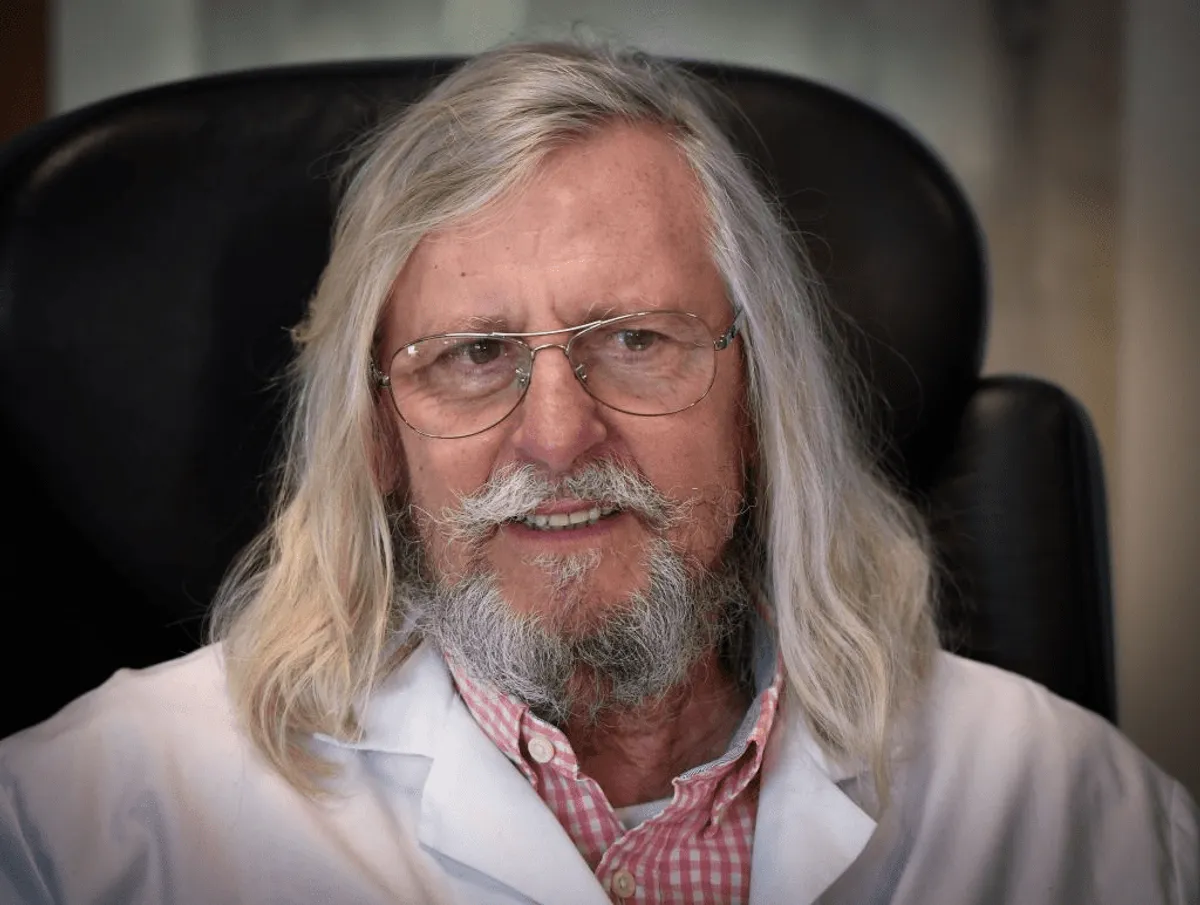 Le professeur Didier Raoult, dans son bureau à Marseille, dans le sud-est de la France. | Photo : Getty Images