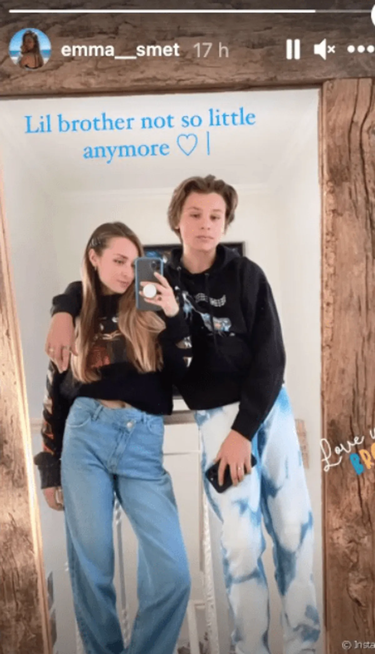Emma Smet et son frère Cameron. | Photo : Story Instagram / Emma Smet