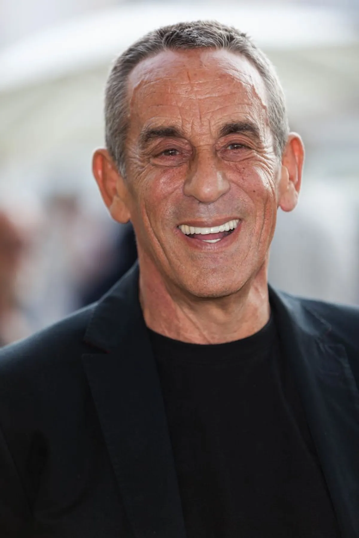 Le producteur français Thierry Ardisson pose pendant un photocall pour le film "Ma fille" lors du 11e Festival du film francophone d'Angoulême, le 23 août 2018 à Angoulême, dans l'ouest de la France. | Photo : Getty Images