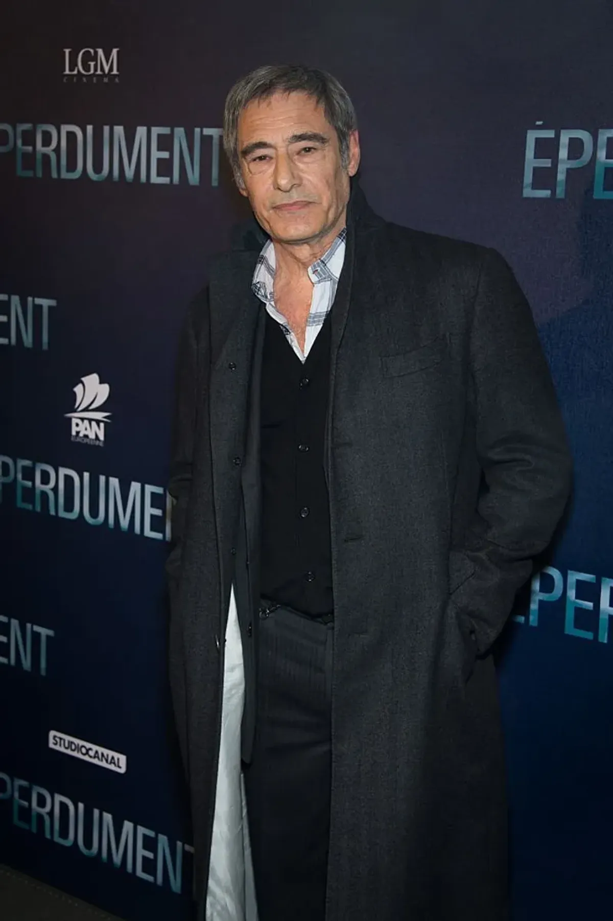Gerard Lanvin assiste à la première de 'Eperdument' à l'UGCNormandie le 29 février 2016 à Paris, France. | Photo : Getty Images