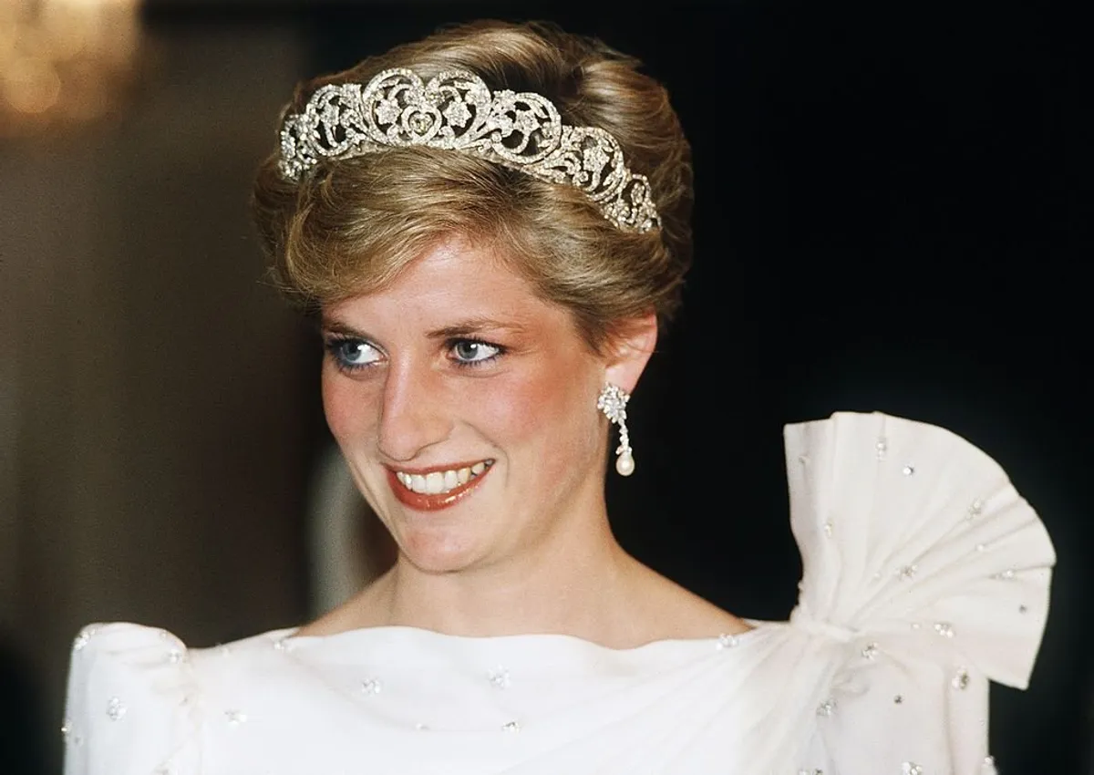 Princesse Diana portant l'un des diadèmes royaux, cica 1992 | Photo : Getty Images