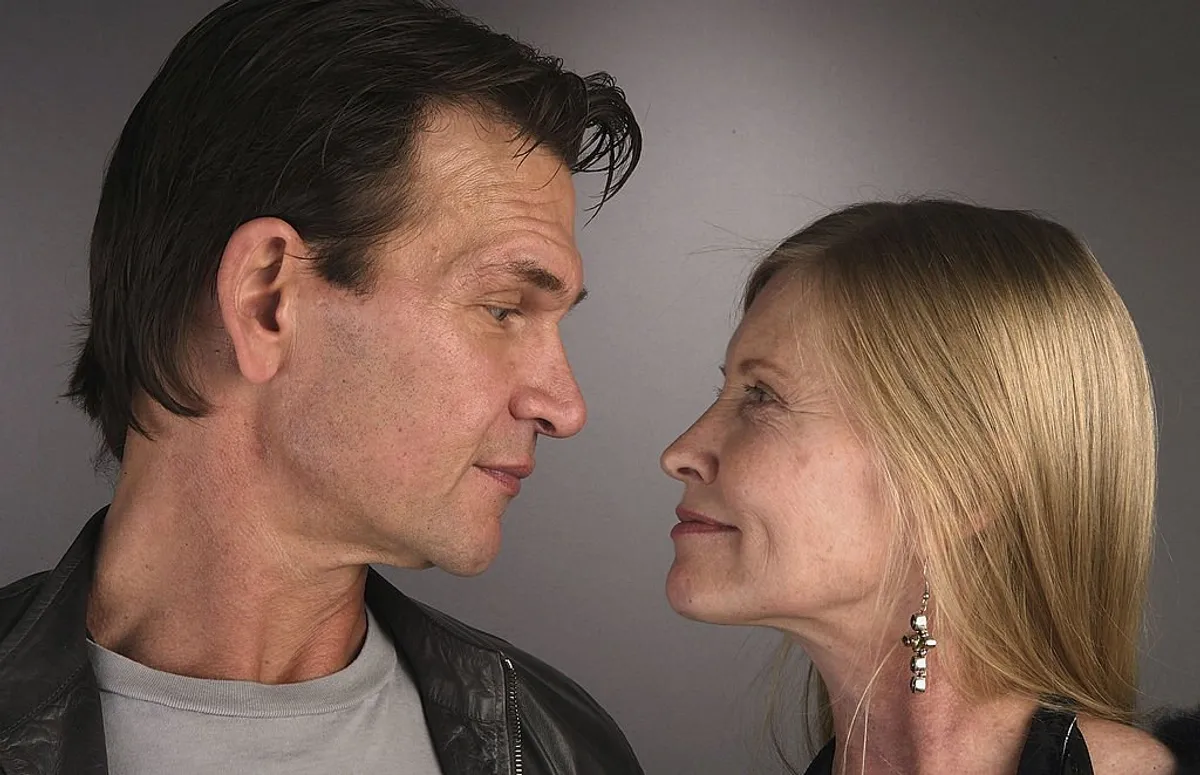 Patrick Swayze und seine Frau Lisa Niemi posieren im Portrait Studio während des AFI Fest 2005, das Audi am 5. November 2005 im Arclight Theatre in Hollywood, Kalifornien, präsentiert | Quelle: Getty Images