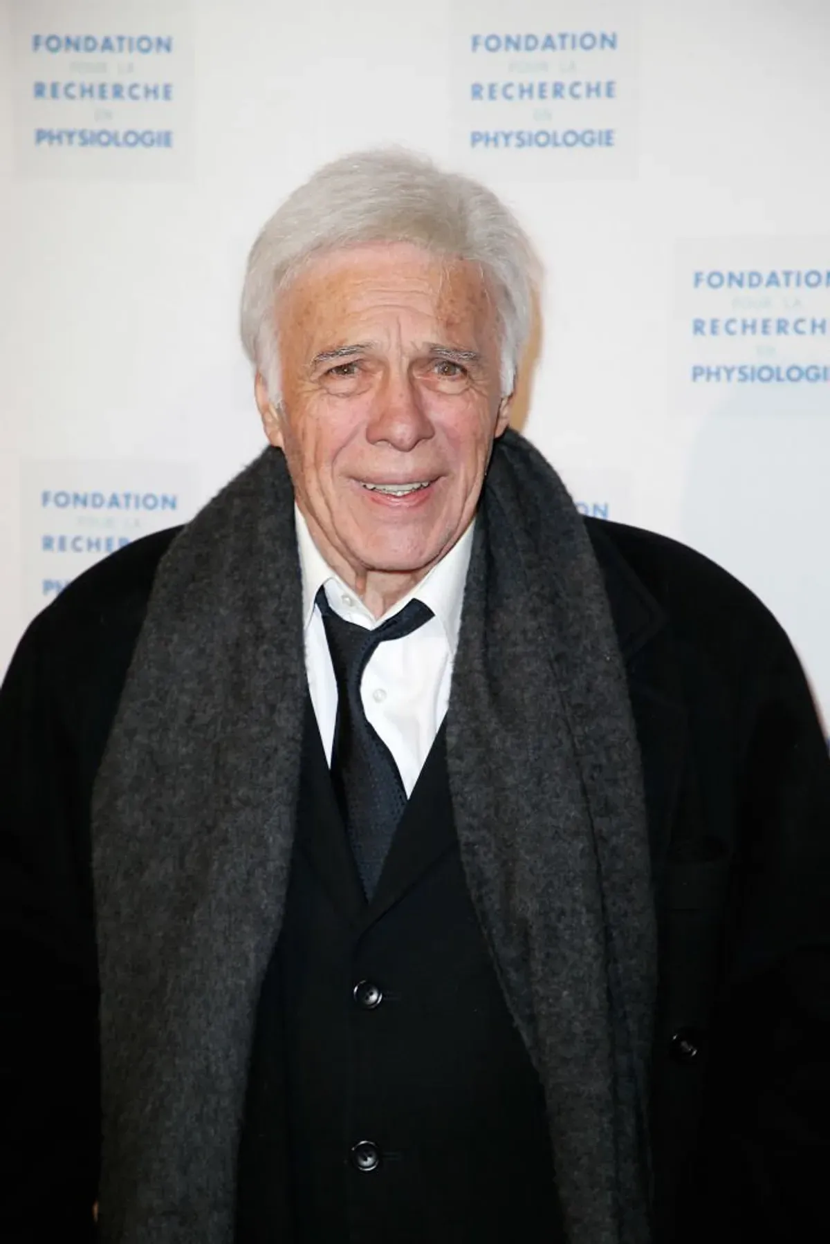 Guy Bedos assiste au gala "Les Stethos D'Or 2018" au Four Seasons Hotel George V le 19 mars 2018 à Paris, France. | Photo : Getty Images