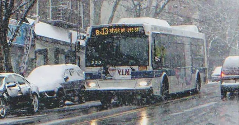 Melinda a été expulsée du bus par un matin d'hiver | Photo : Shutterstock