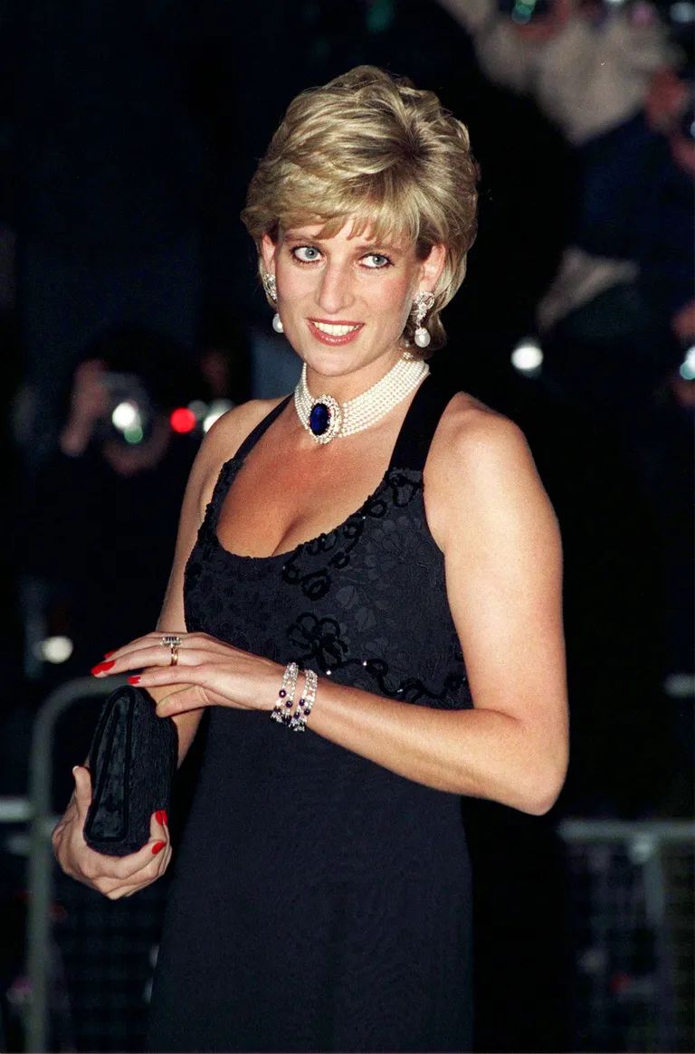 La princesse Diana assiste à une soirée de gala au profit de la recherche sur le cancer à la Bridgewater House à Londres | Photo : Getty Images