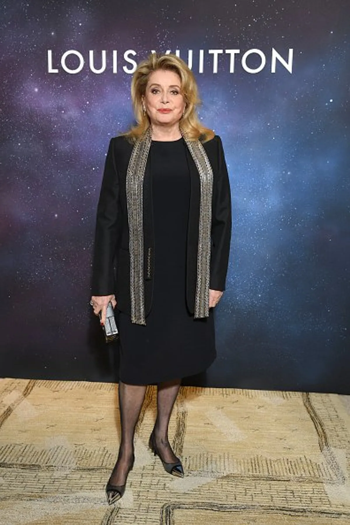 Catherine Deneuve assiste au Cocktail Louis Vuitton Stellar Jewelry à la Place Vendome le 28 septembre 2020 à Paris, France. |Photo : Louis Vuitton