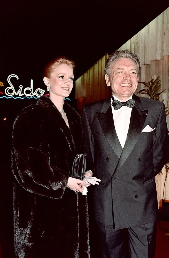 French TV host Jacques Martin and his wife Celine Boisson take part in the new Lido cabaret revue in Paris, March 14, 1990. |  Photo: Getty Images