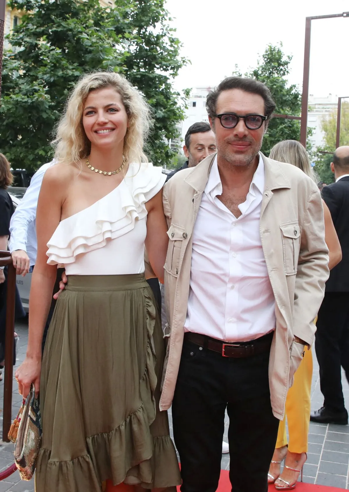 Pauline Desmonts et Nicolas Bedos assistent au photocall de la "Boite Noire" lors du Festival CineRoman au Cinéma Pathe Gare du Sud le 19 juin à Nice, France. | Photo : Getty Images