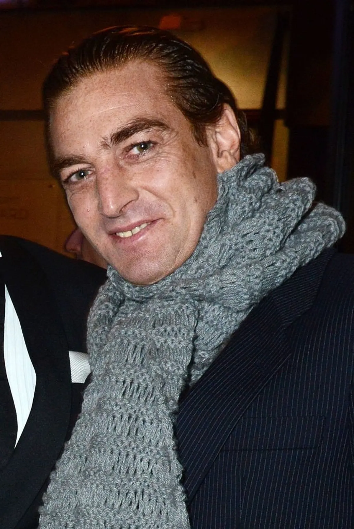 PARIS, FRANCE - 26 NOVEMBRE : le fils de la chanteuse Sheila, Ludovic Chancel, assiste à la soirée de lancement du CD de la compilation The Burgundy Hotel le 26 novembre 2013 à Paris, France. | Photo : Getty Images