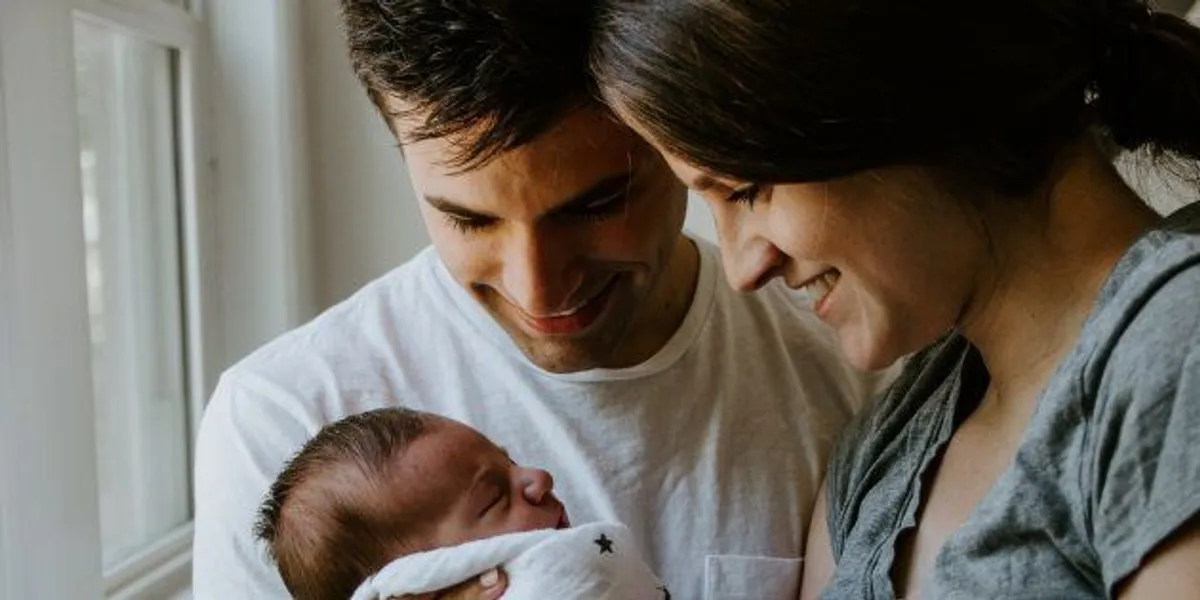 Des parents et leur bébé | Photo : Shutterstok
