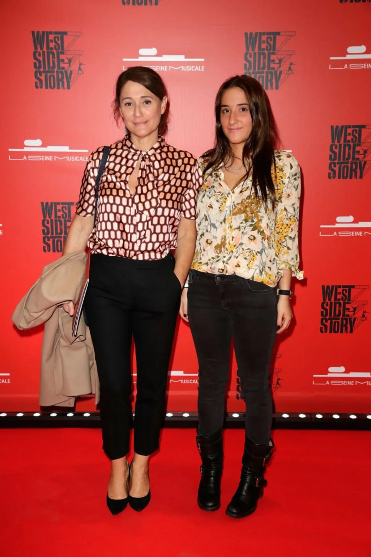 Daniela Lumbroso et sa fille Carla Ghebali assistent à "West Side Story" | Photo : Getty Images