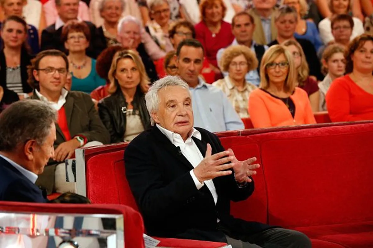 Michel Sardou et Michel Drucker assistent au spectacle ''Vivement Dimanche Prochain''. | Photo : Getty Images