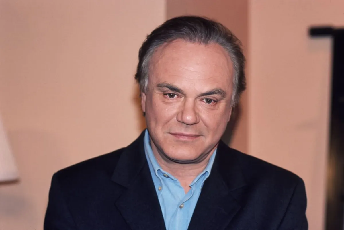 Le journaliste Laurent Cabrol, en France en avril 2000. |Photo : Getty Images