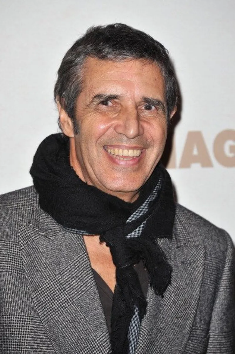 Julien Clerc assiste à la 'Carnage Paris première' au Cinéma Gaumont Marignan. | GettyImage*