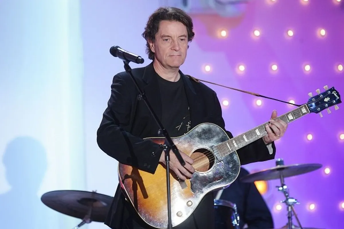 Francis Cabrel assiste à l'émission de télévision "Vivement Dimanche" à Paris, France, le 3 novembre 2010. | Photo : Getty Images